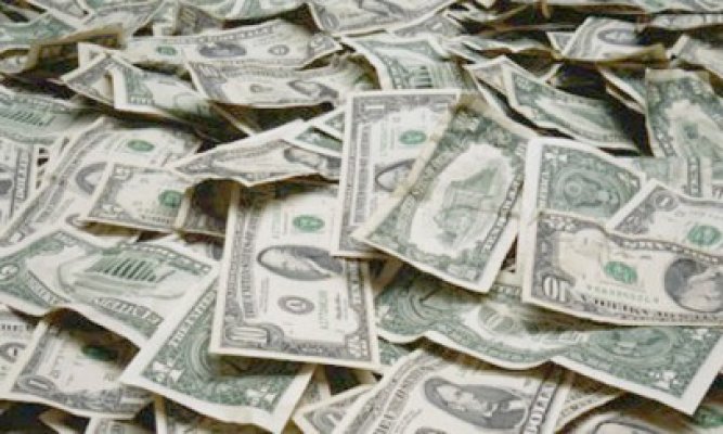 Ruşii retrag miliarde de dolari din băncile occidentale, de teama sancţiunilor